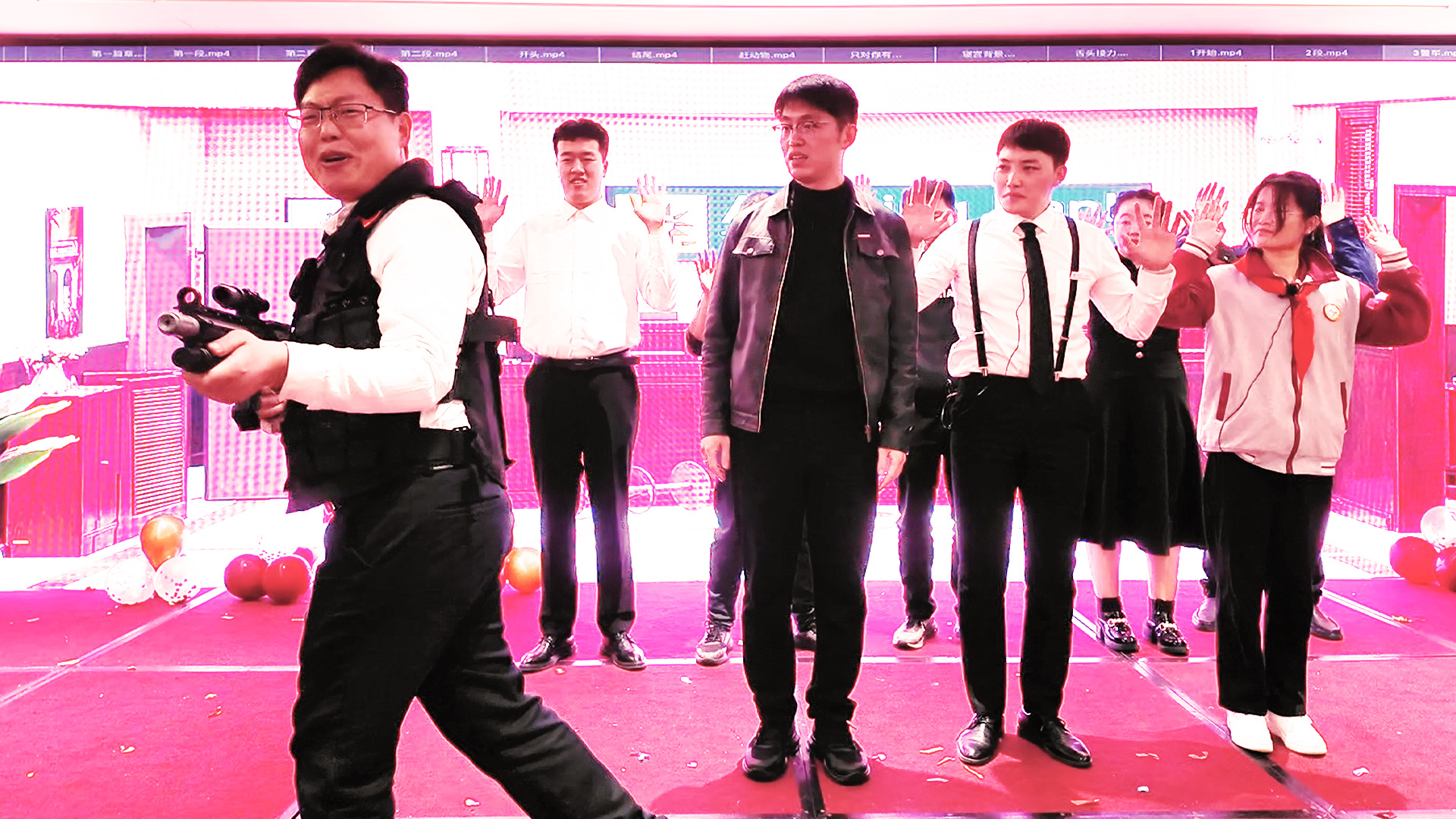 1739172620114864.jpg 史上第一大劫案.jpg